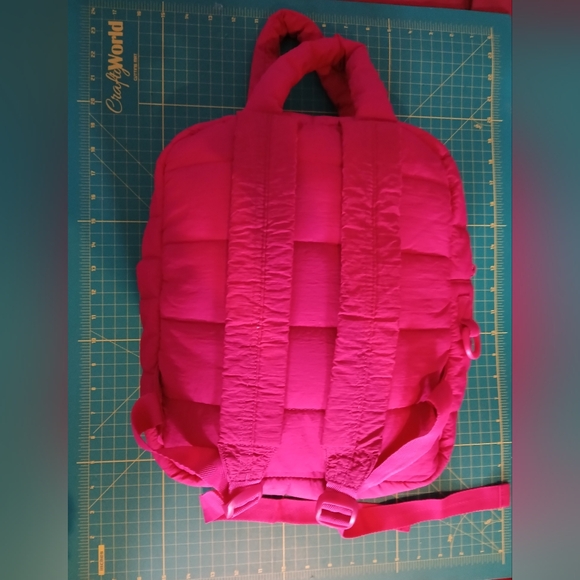 Neon pink puffer backpack - Picture 3 of 8